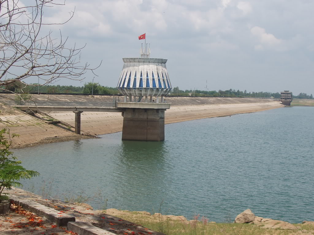 Tây[-]Ninh[-]"thắt[-]lưng,[-]buộc[-]bụng",[-]sử[-]dụng[-]hiệu[-]quả[-]nguồn[-]nước[-]hồ[-]Dầu[-]Tiếng